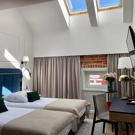 Golden Queen Hotel 4*