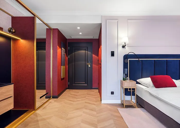 Golden Queen Hotel 4*