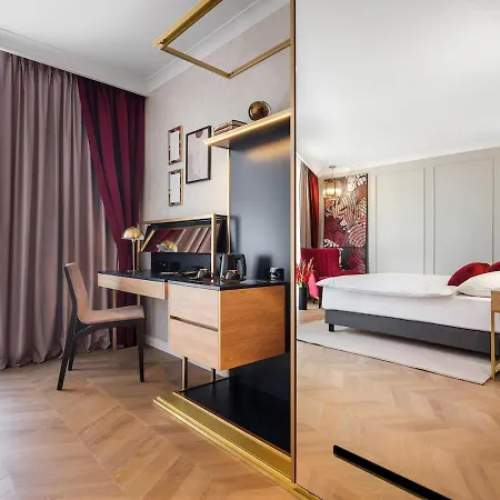 Golden Queen Hotel
