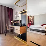 Golden Queen Hotel