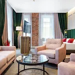 Golden Queen Hotel 4*