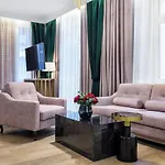 Hotel Golden Queen
