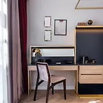 Golden Queen Hotel