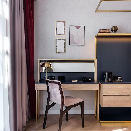 Golden Queen Hotell