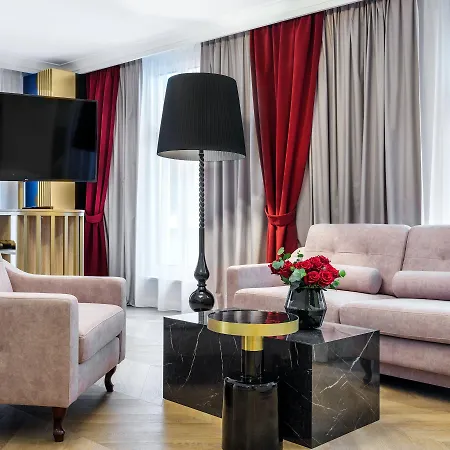 Hotell Golden Queen 4*