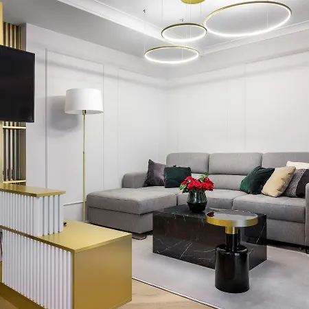 Golden Queen Hotell