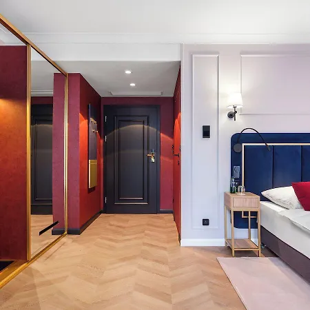 Golden Queen Hotell 4*