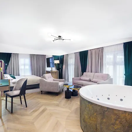 Готель Golden Queen 4*