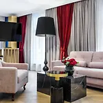Отель Golden Queen 4*