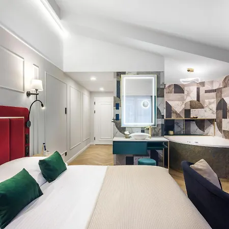 Golden Queen Hotel 4*